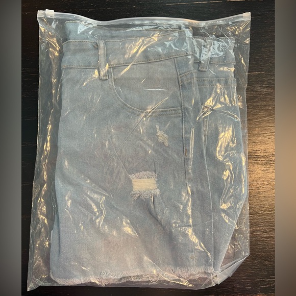 Women’s Blue Frayed Hem Denim Shorts - Picture 3 of 8